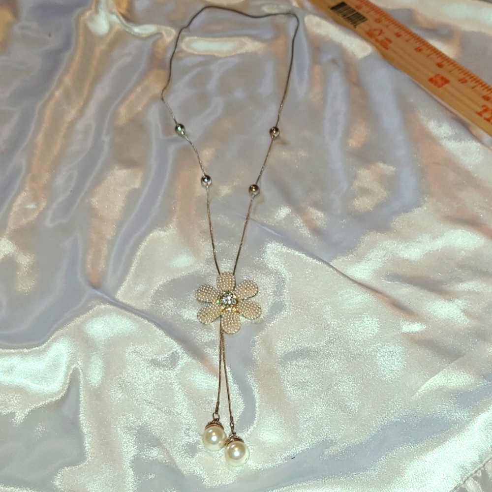 Bolo pearl daisy necklace silvertone rose goldtone Rhinestones long